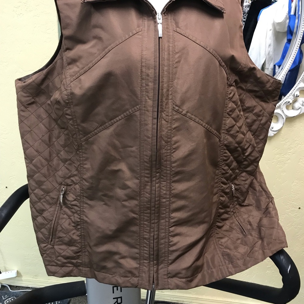 AllisonDaley woman brown vest(2x)